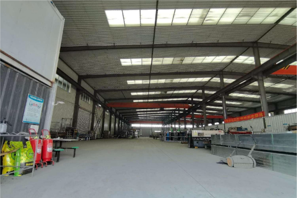 スチール架台生産工場